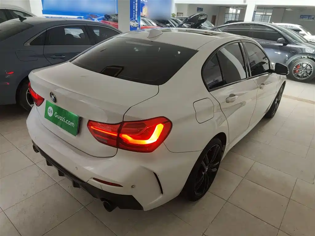 BMW 1 Series 2021 125i M Sport Black Night Edition фото 5