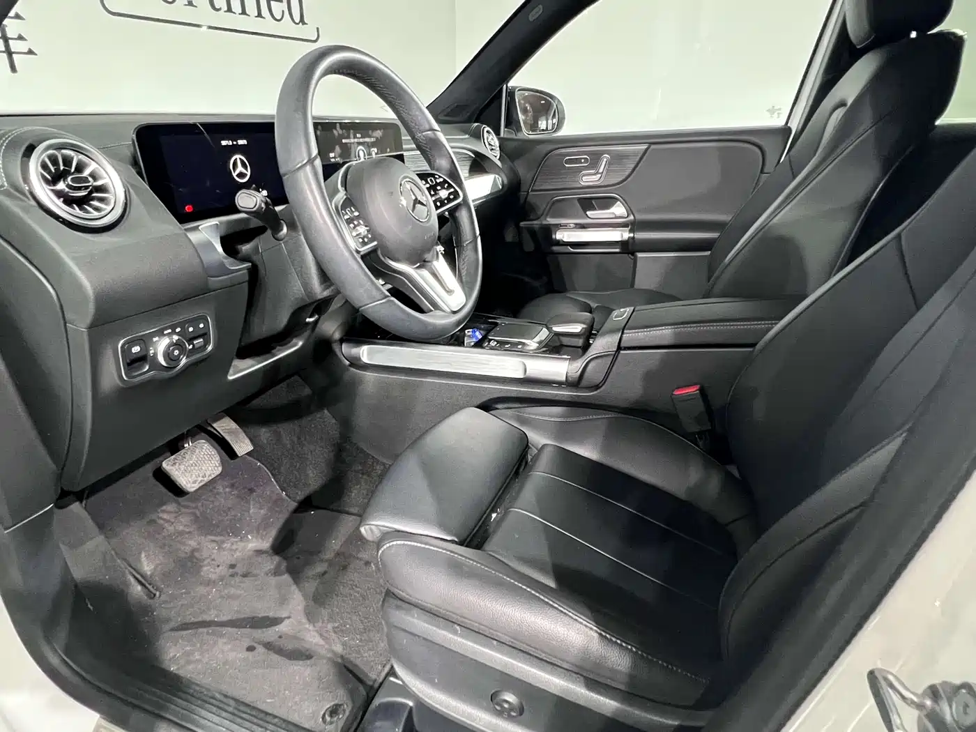 MERCEDES-BENZ GLB