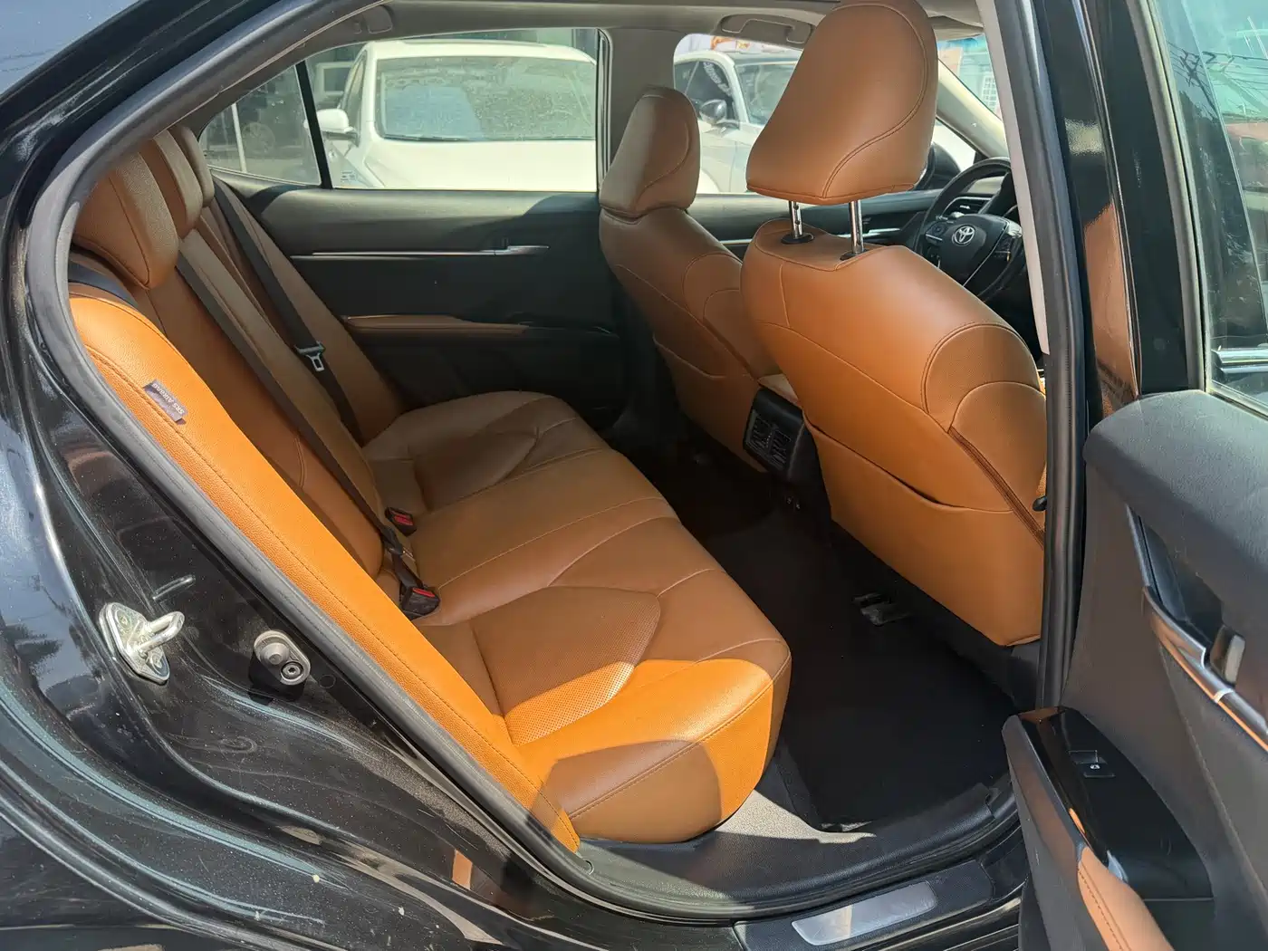 Фото 10 - Toyota Camry