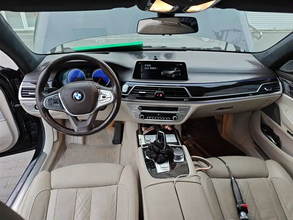 BMW 7 Series 2016 740Li Luxury фото 13