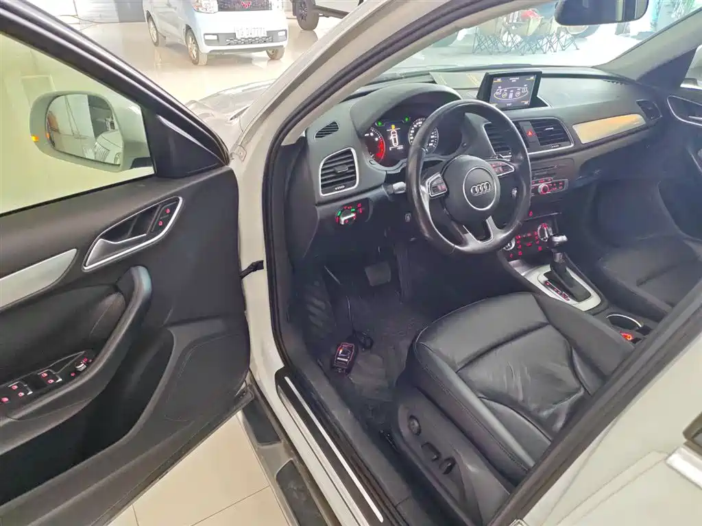 Audi Q3 2013 35 TFSI Comfort фото 16