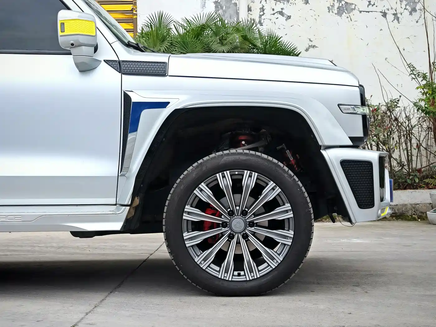 TANK CO CREATION TANK 300