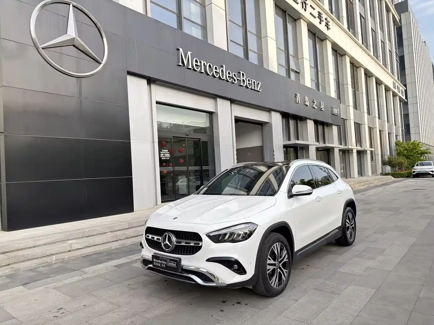 MERCEDES-BENZ GLA