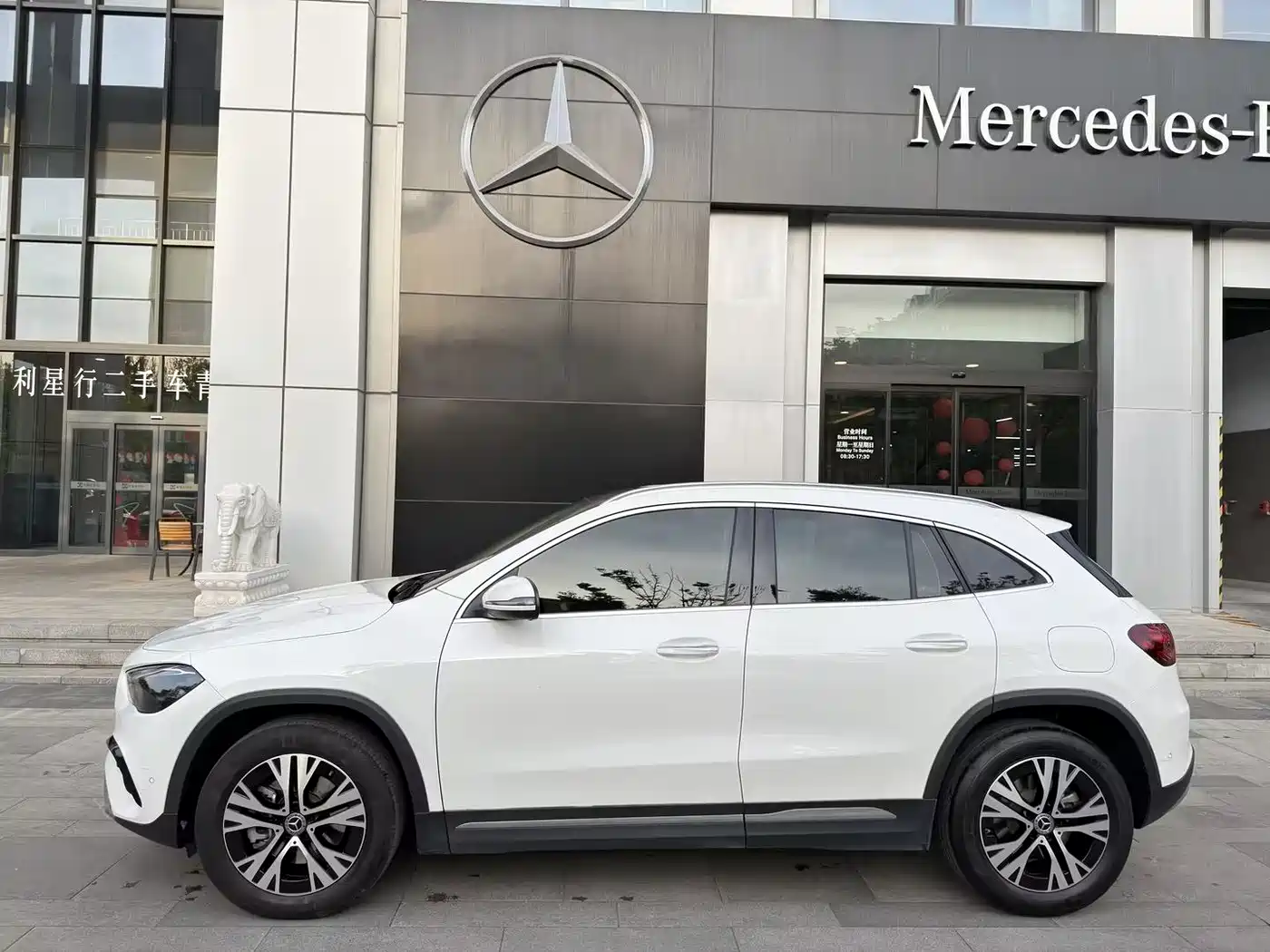MERCEDES-BENZ GLA