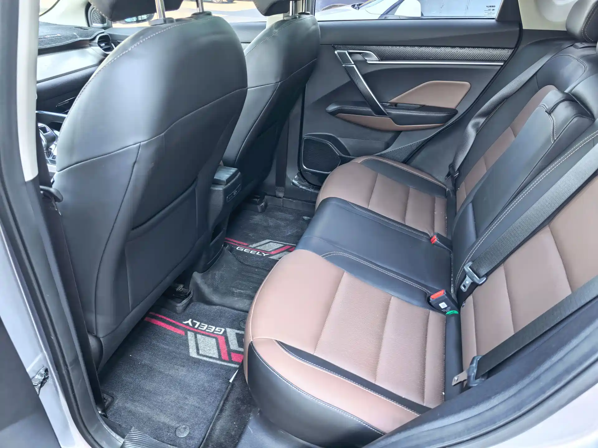 Фото 9 - Geely Coolray