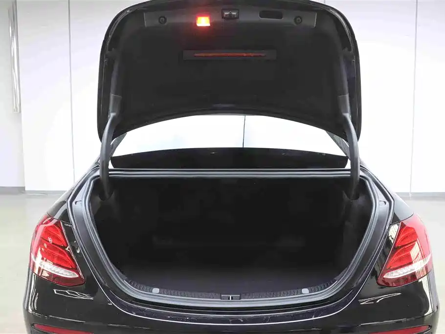 Mercedes-Benz E-Class 2017 Facelift E 200 Sport 4MATIC фото 31