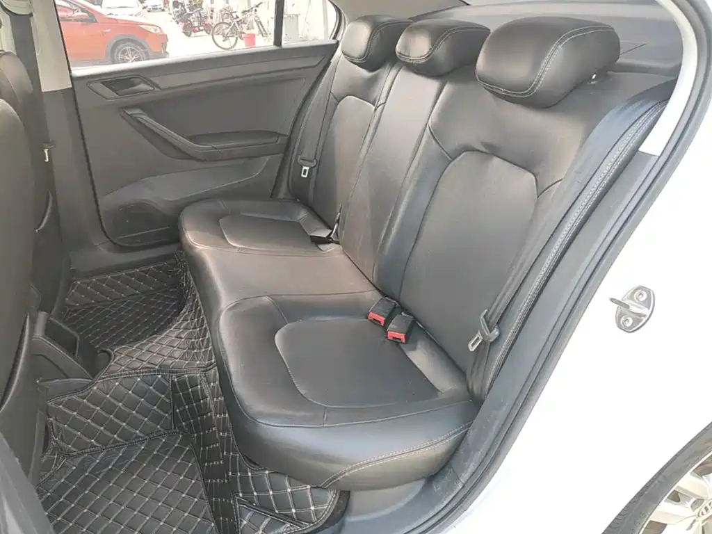 Photo 17 - Volkswagen Jetta