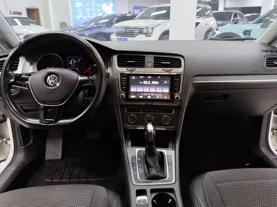 Volkswagen Golf 2014 1.6L Automatic Comfort фото 12