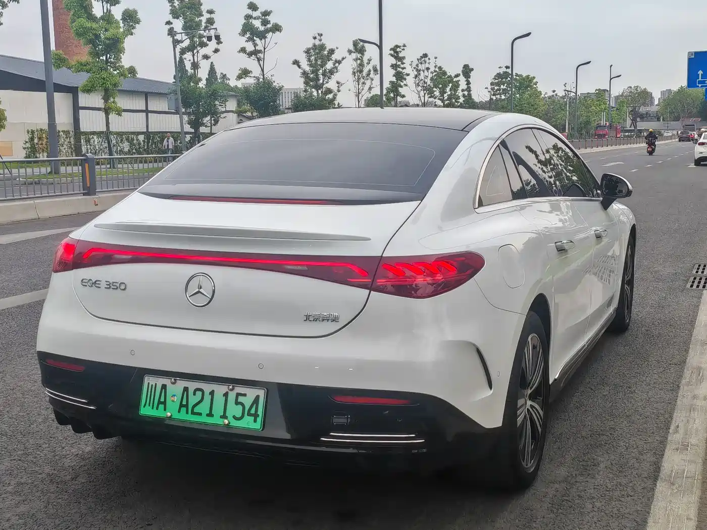Mercedes-Benz EQE 2022 350 Luxury Edition фото 11
