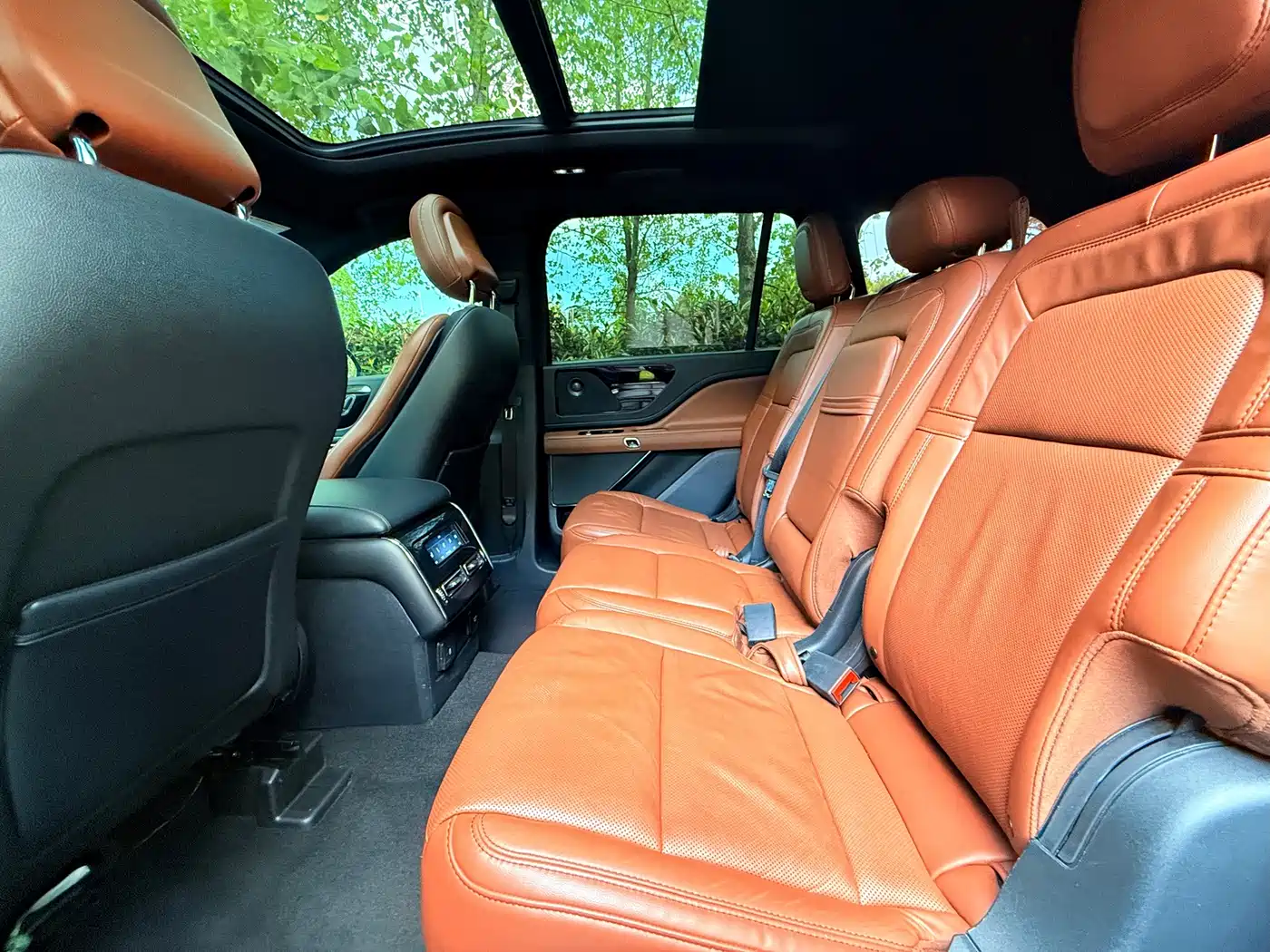 Photo 7 - Lincoln Aviator