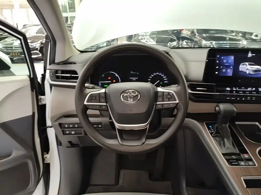 Toyota Sienna 2025 2024 2.5L Hybrid Comfort Edition