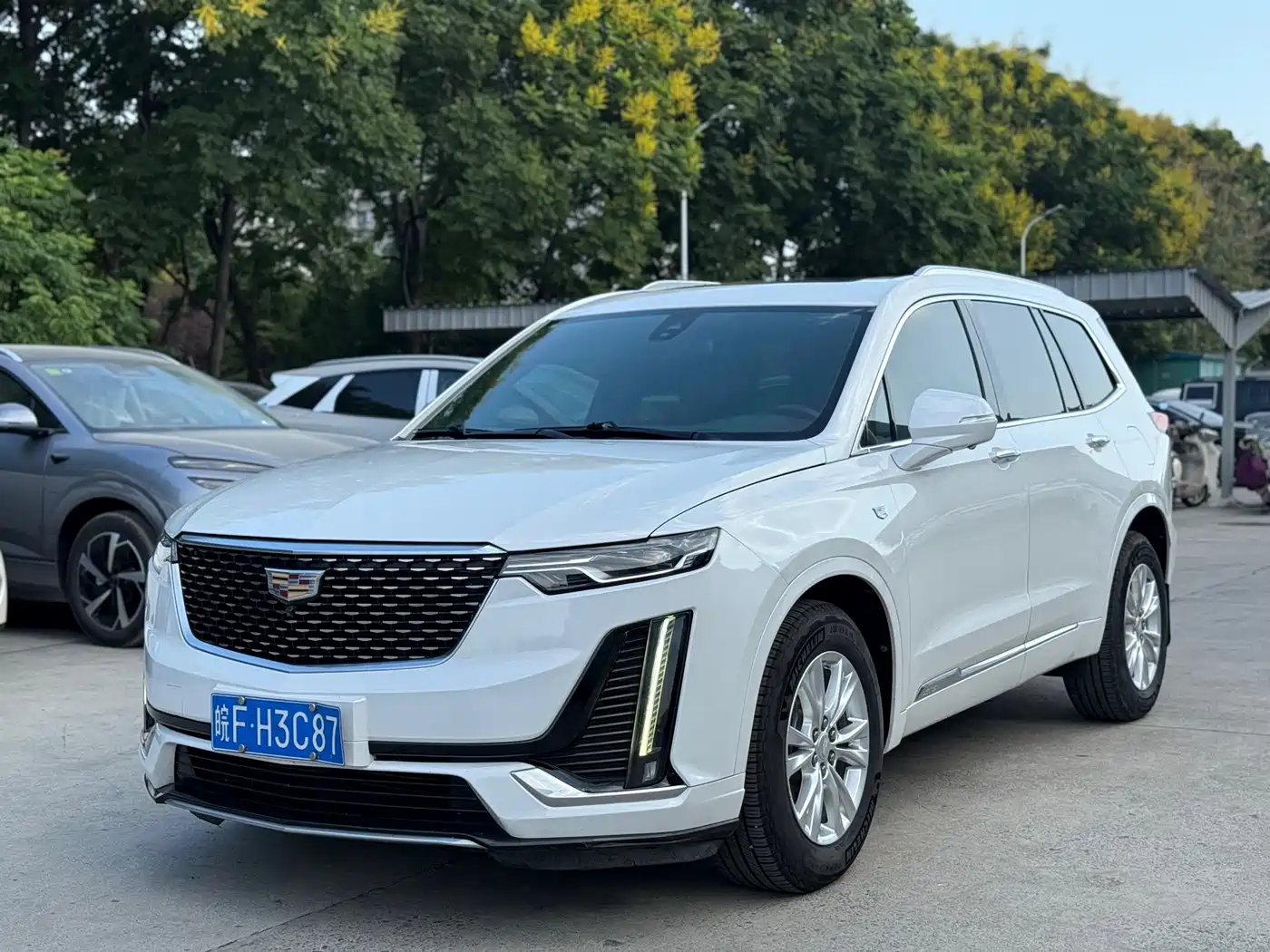 Photo 1 - Cadillac XT6