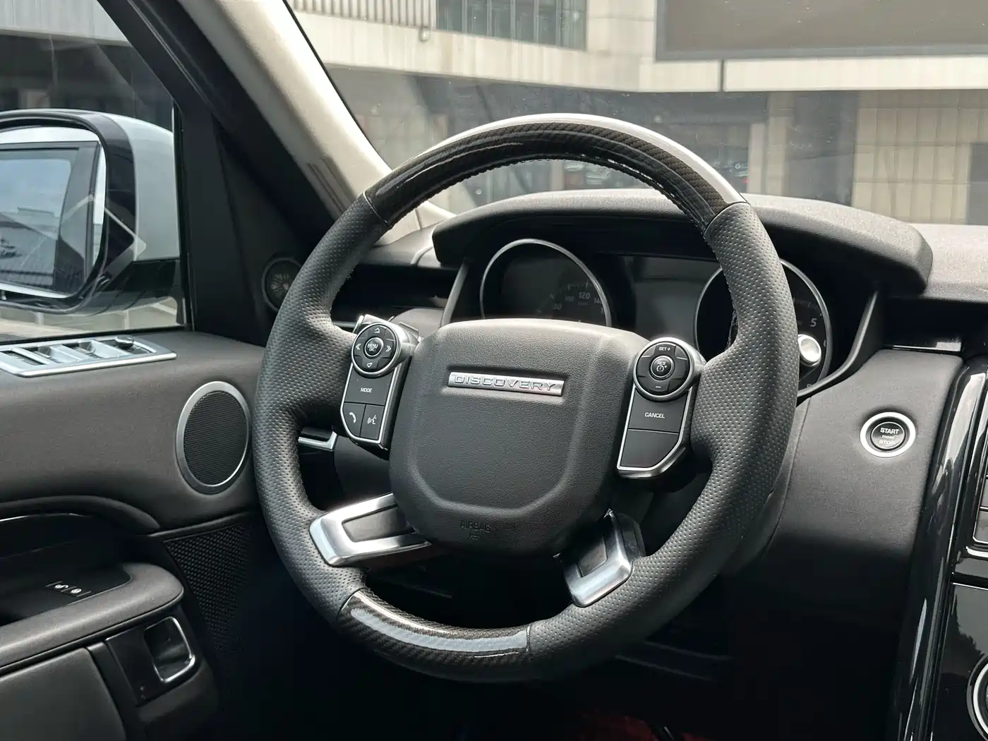Land Rover Discovery 2017 3.0 SC V6 SE фото 18