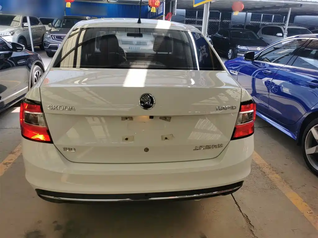 Škoda Rapid 2018 1.6L Automatic Comfort Edition фото 4