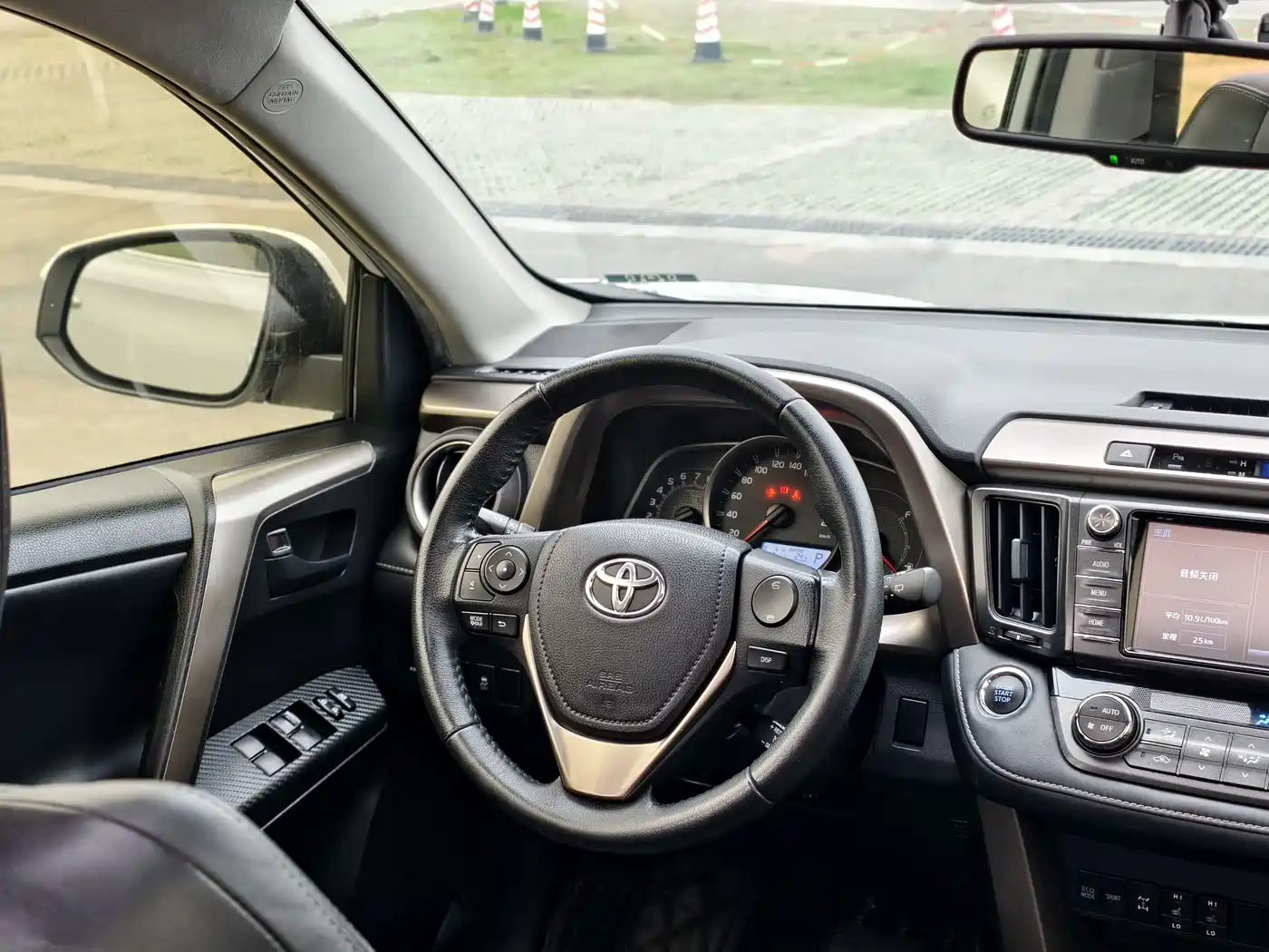 Toyota RAV4 Rongfang 2015 2.5L Automatic 4WD Elite Edition фото 10