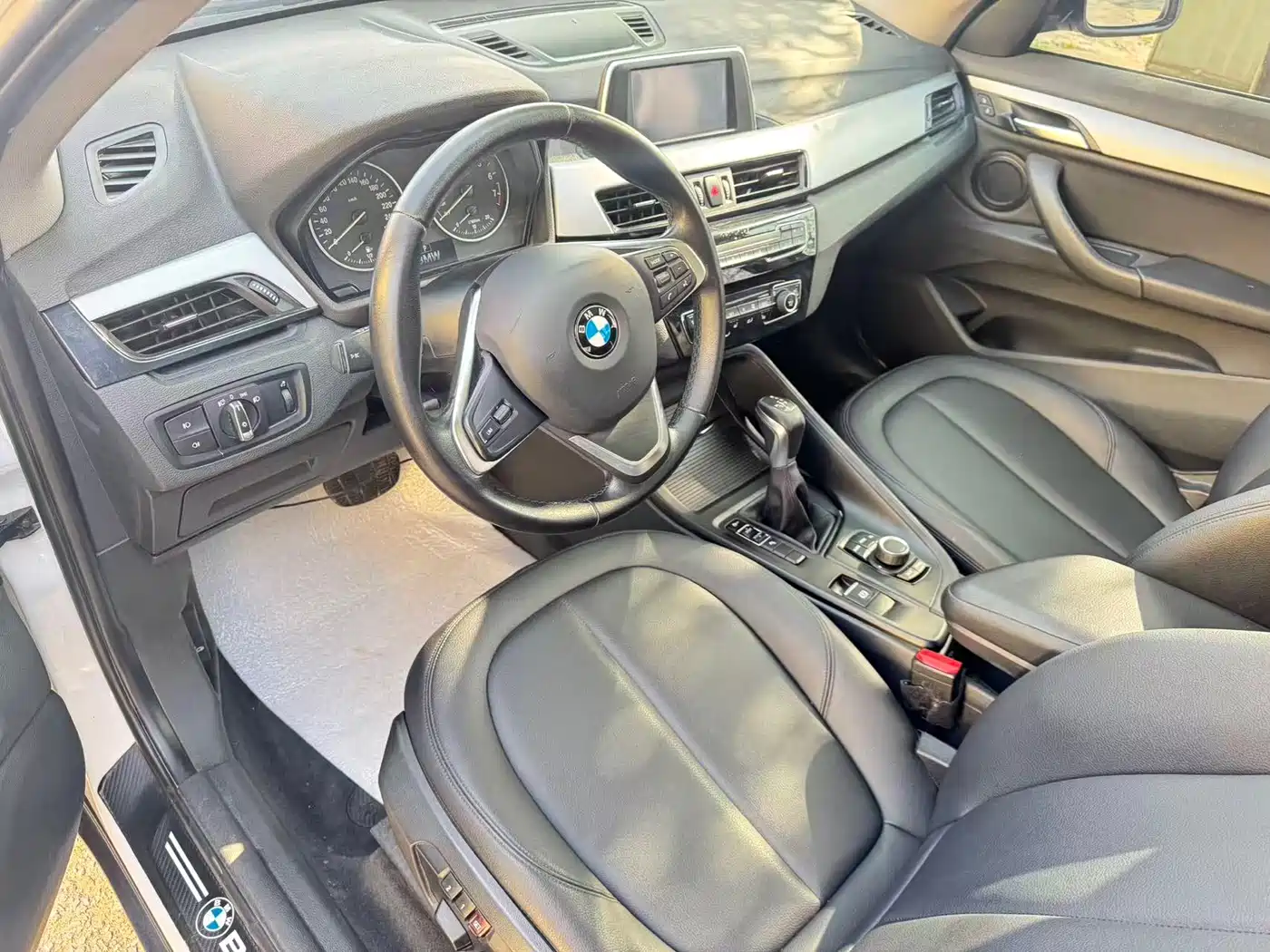 BMW X1 2018 sDrive18Li Fashion Model фото 7
