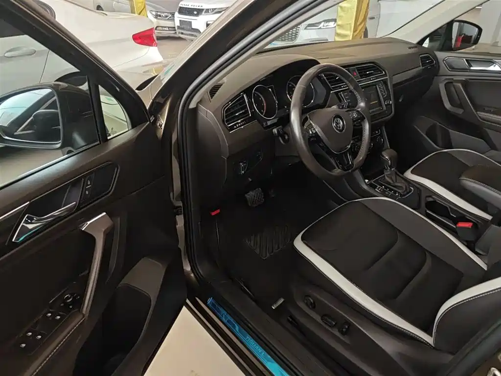 Volkswagen Tiguan L 2018 330TSI Automatic 2WD Luxury Edition фото 16