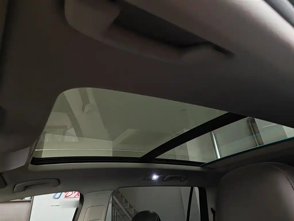 Volkswagen Tiguan L 2018 330TSI Automatic 2WD Luxury Edition фото 18