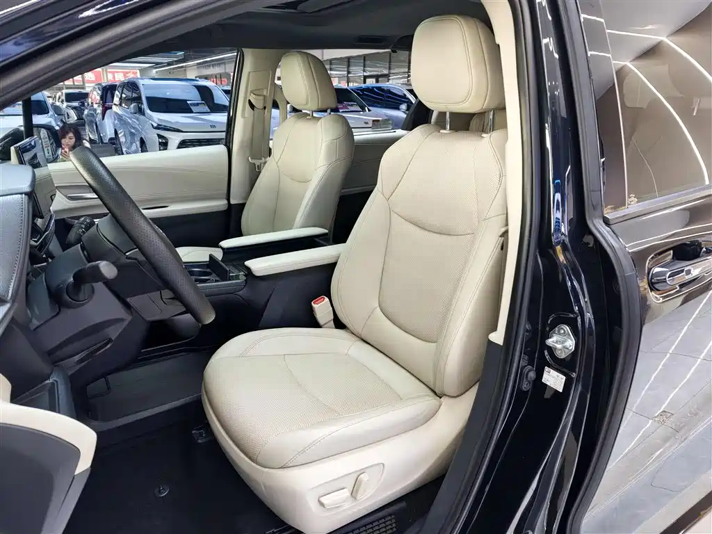 TOYOTA SIENNA