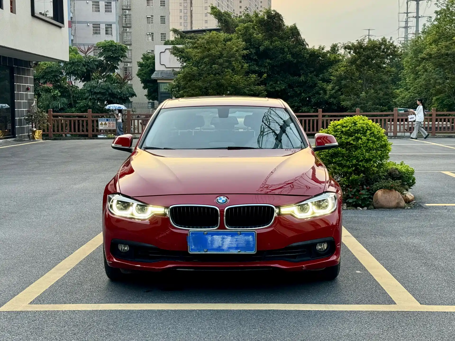 Photo 3 - BMW 3 Series