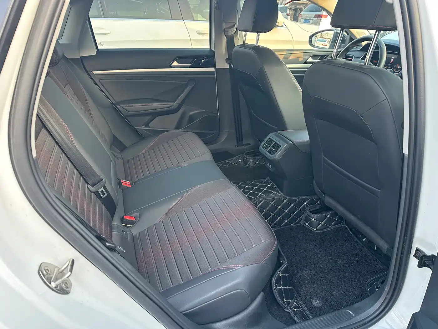 Volkswagen Lavida 2023 300TSI DSG Starlight Full Comfort Edition фото 10