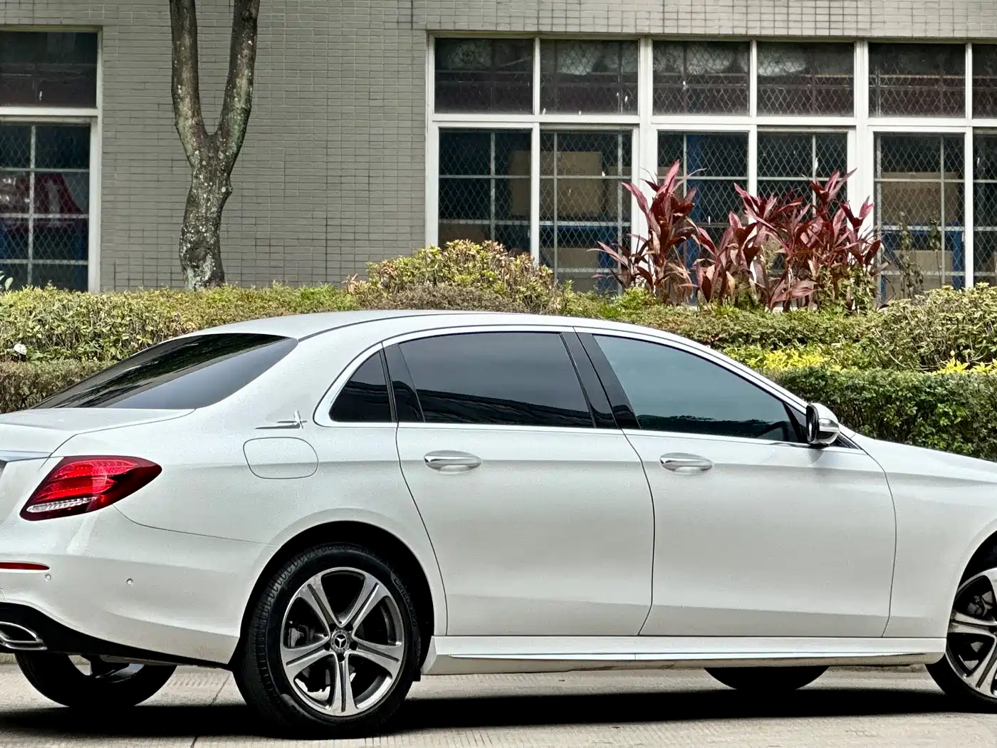 Mercedes-Benz E-Class 2016 E 200 L Sport Type фото 6