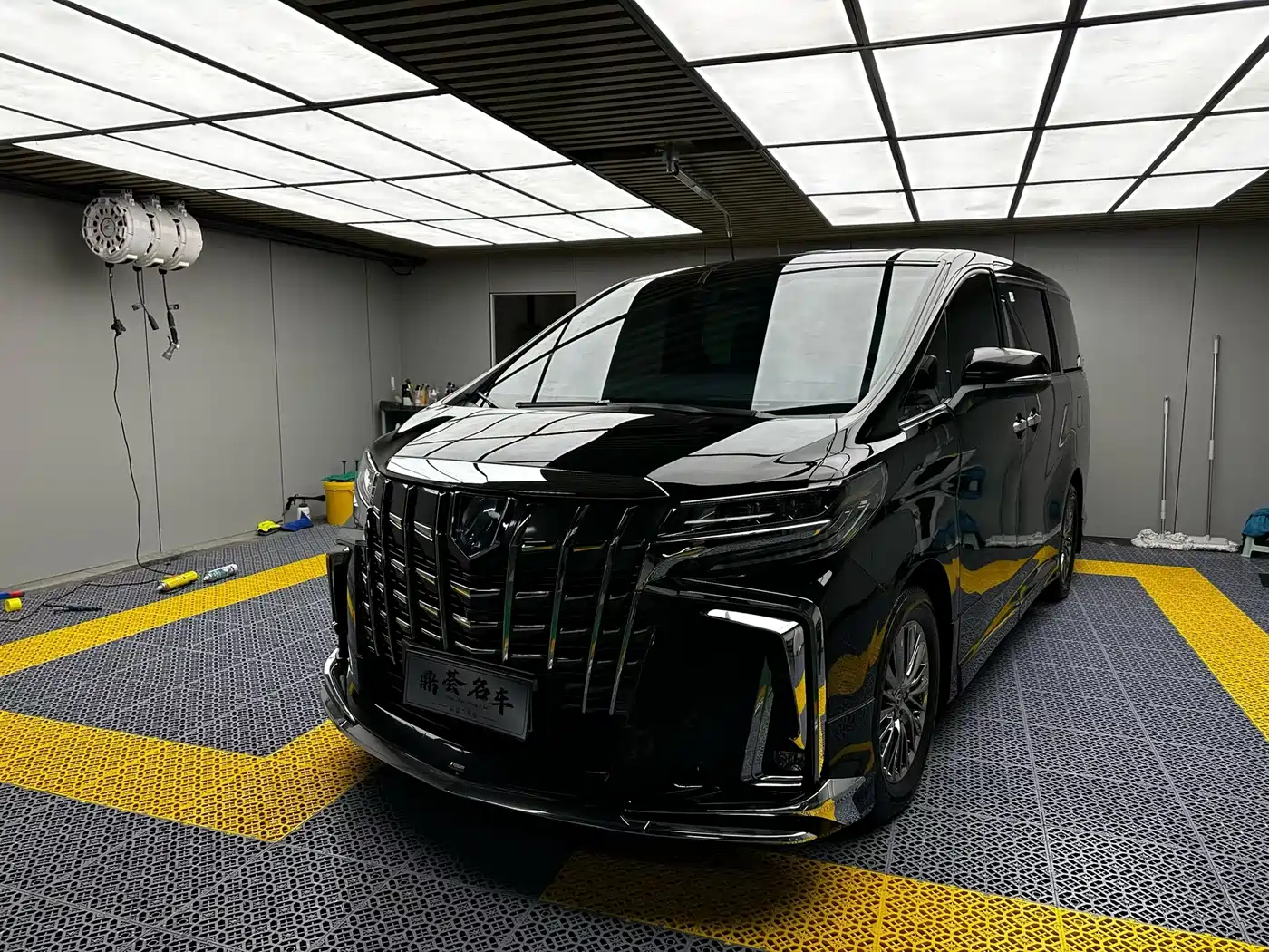 Toyota Alphard 2021 Hybrid 2.5L Premium фото 2