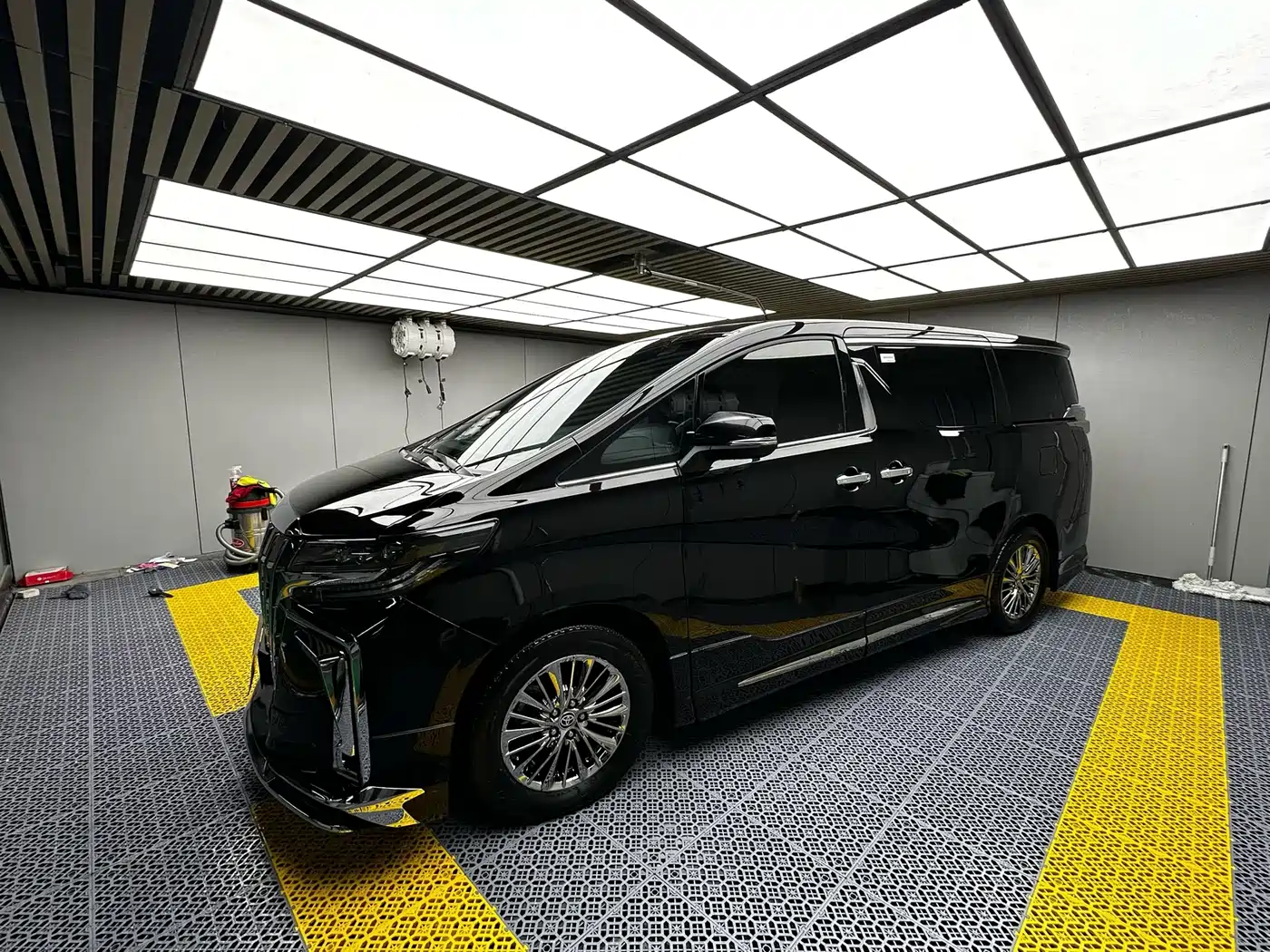 Toyota Alphard 2021 Hybrid 2.5L Premium фото 3