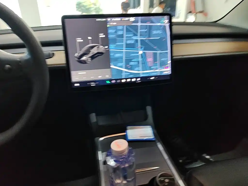 Фото 13 - Tesla Model 3