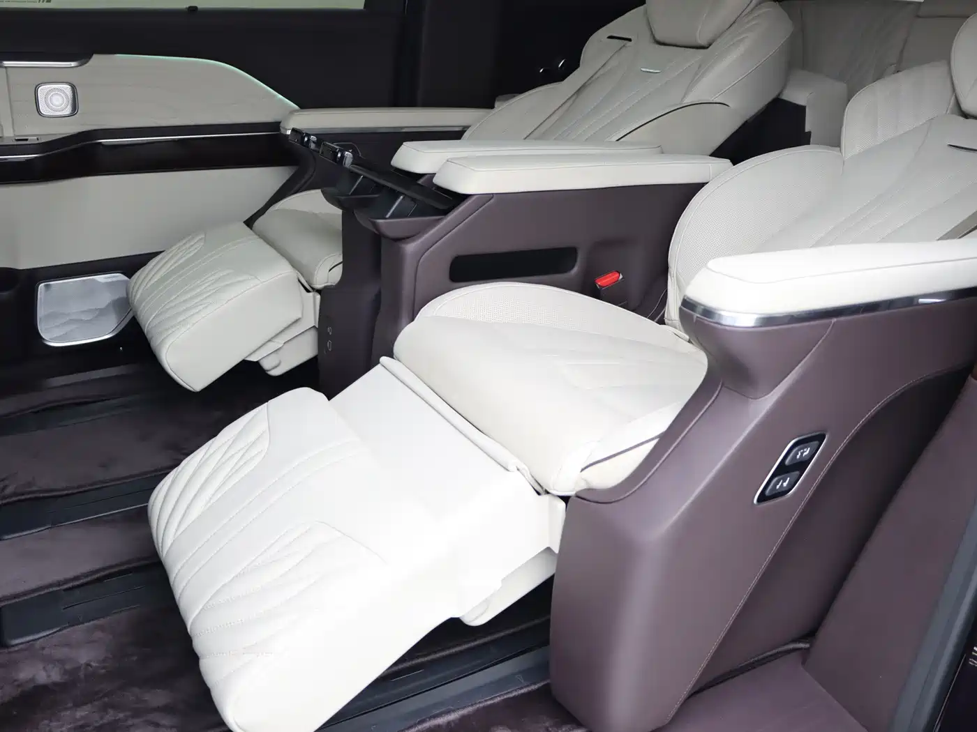 Hongqi HQ9 2025 2023 2.0T Smart Connect Flagship