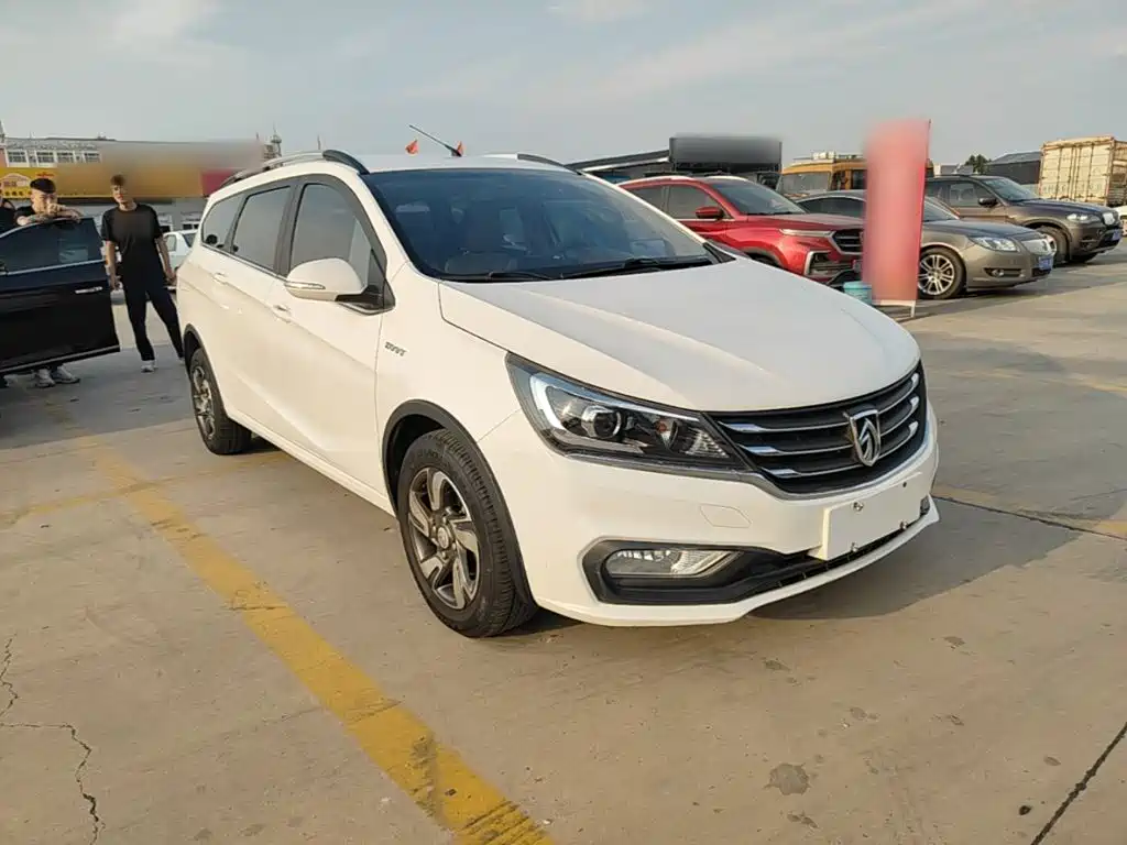 Baojun 310W 2020 2017 1.5L Manual Fashion Edition (China V)