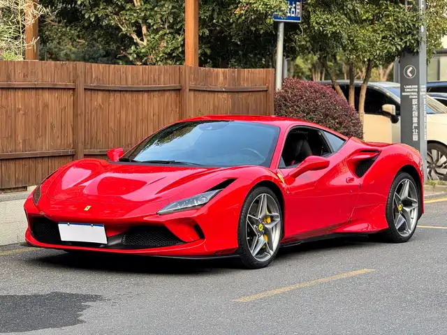 FERRARI F8