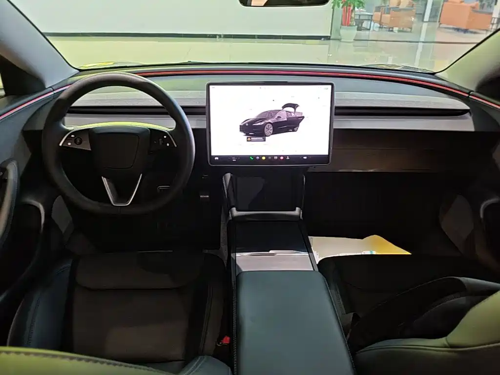 Фото 10 - Tesla Model 3