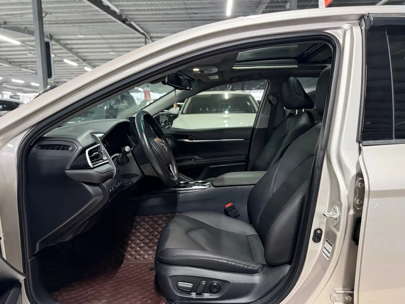 Toyota Camry 2021 2.5G Luxury Edition фото 7