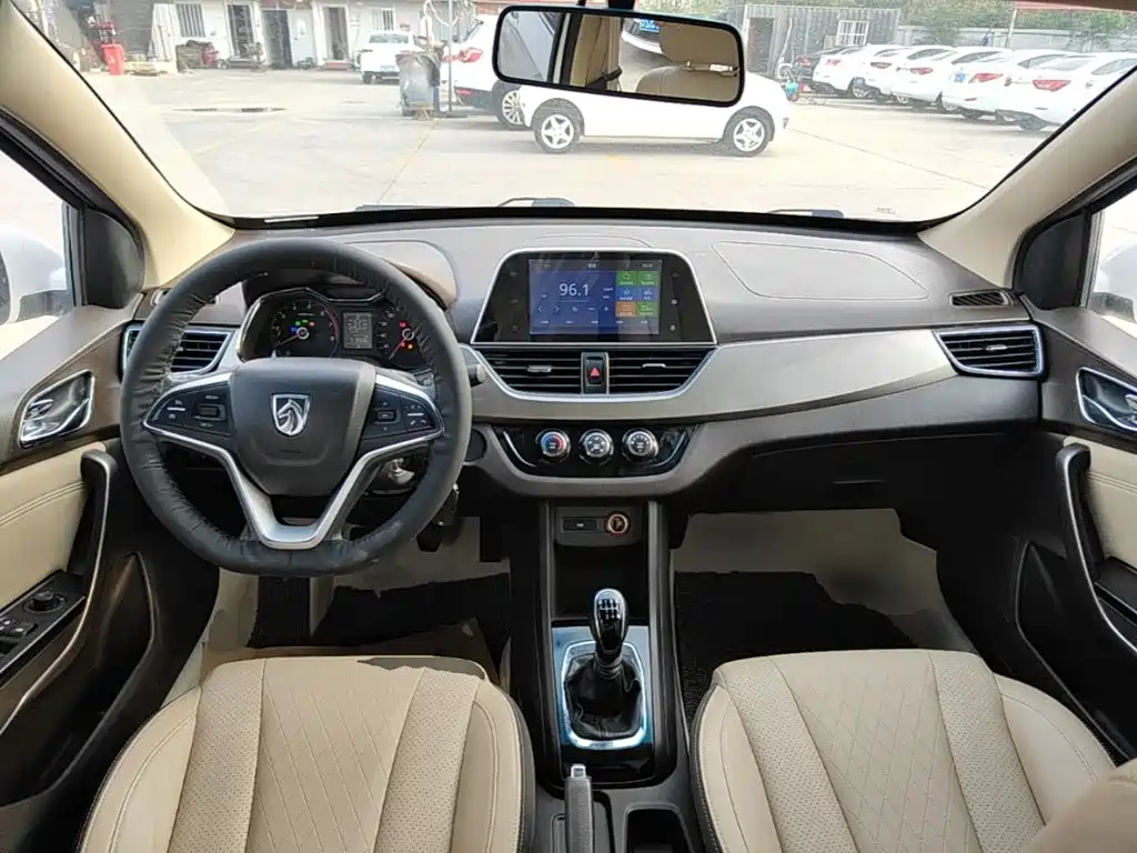 Baojun 310W 2020 2017 1.5L Manual Fashion Edition (China V)