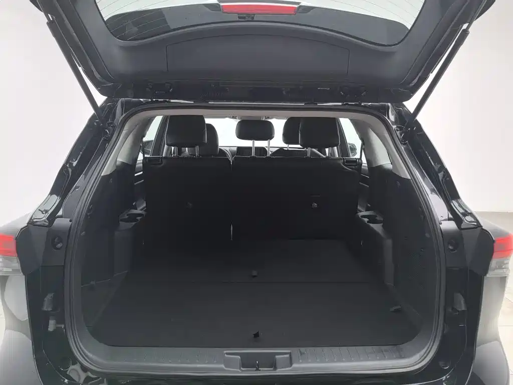 Фото 16 - Toyota Highlander