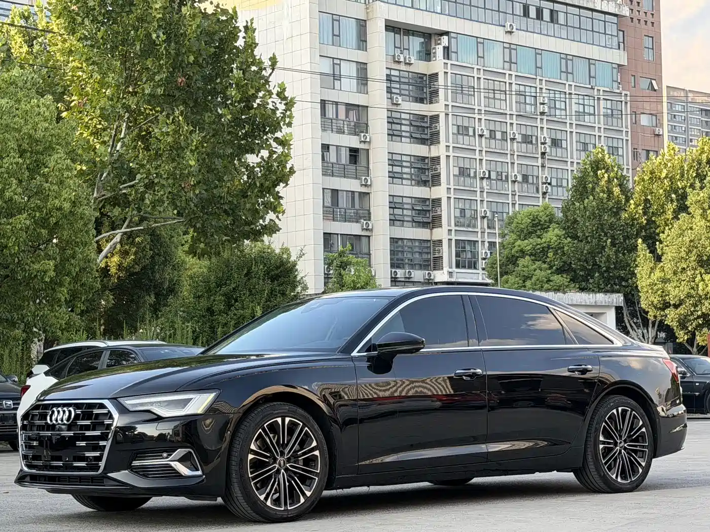 Фото 1 - Audi A6L