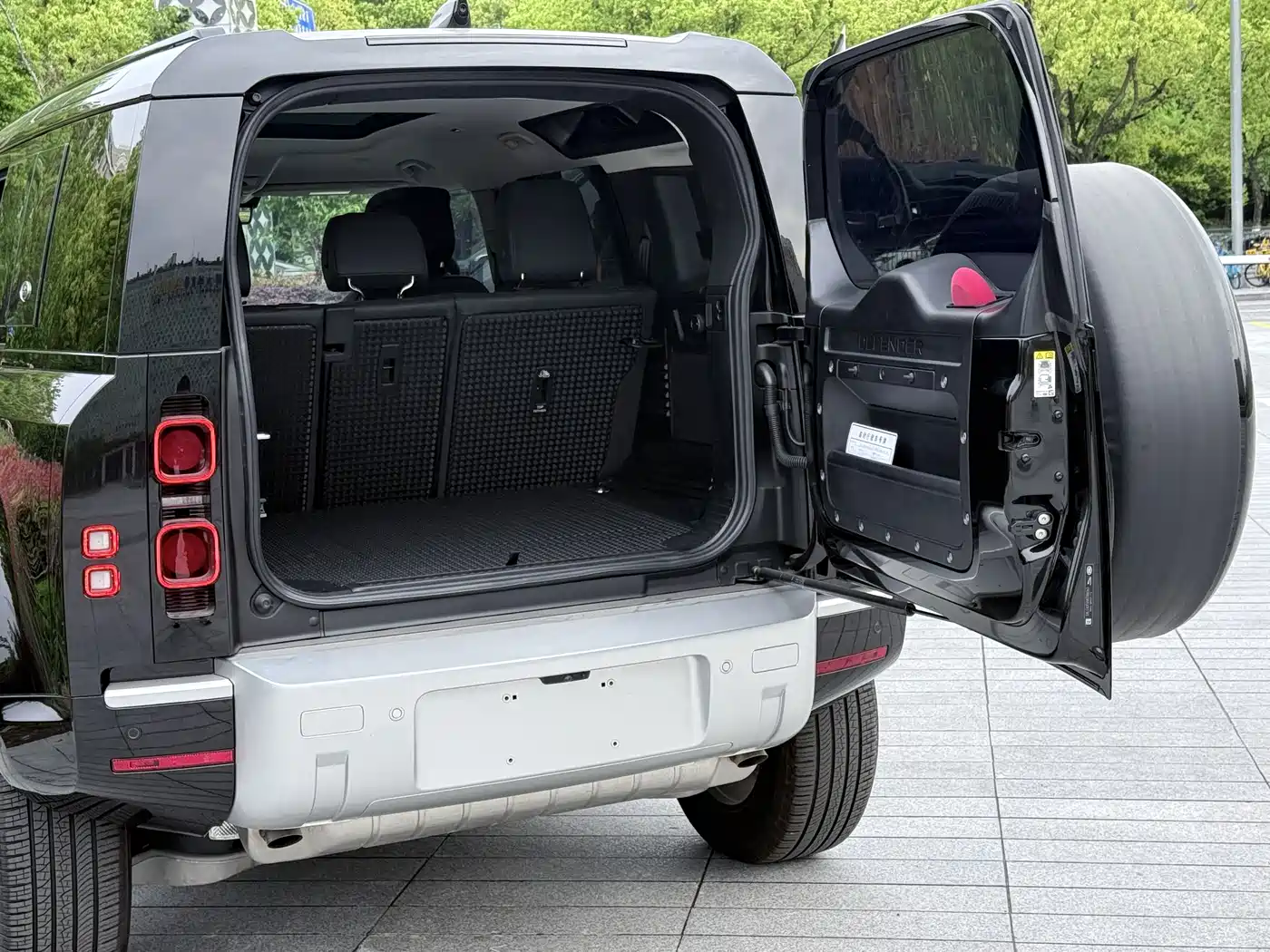 Land Rover Defender 2024 110 3.0T P400 XS фото 26