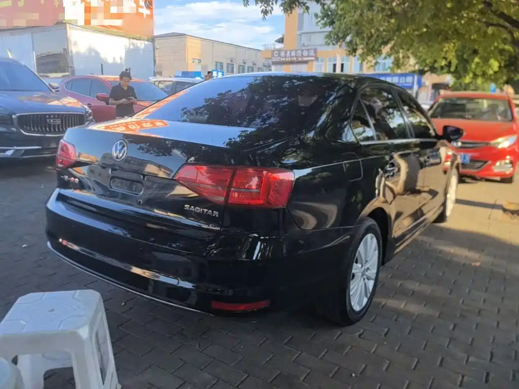 Photo 7 - Volkswagen Sagitar