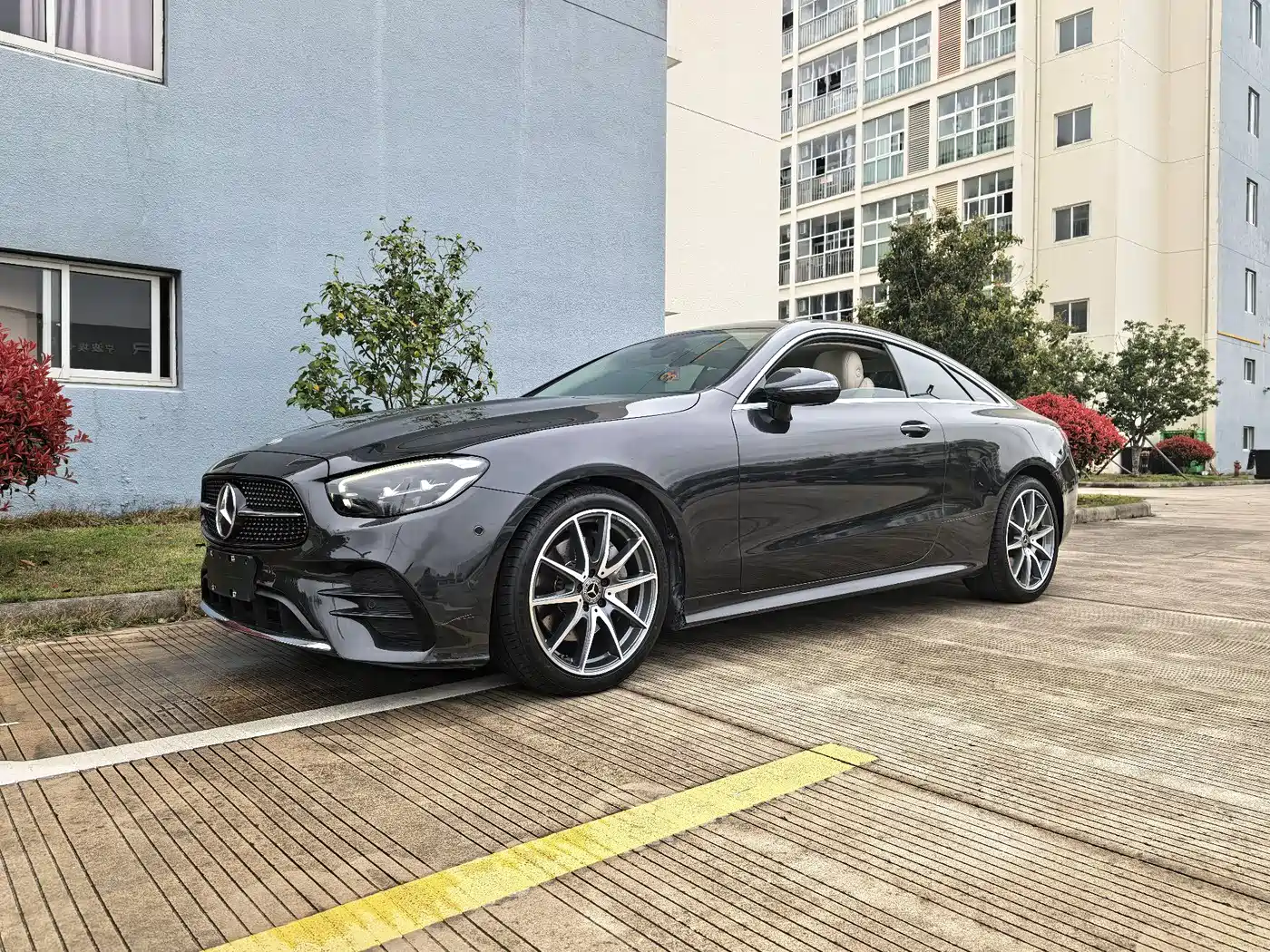 MERCEDES-BENZ E CLASS