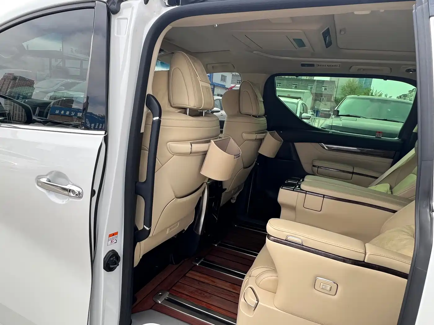 Toyota Alphard 2021 Hybrid 2.5L Premium фото 6