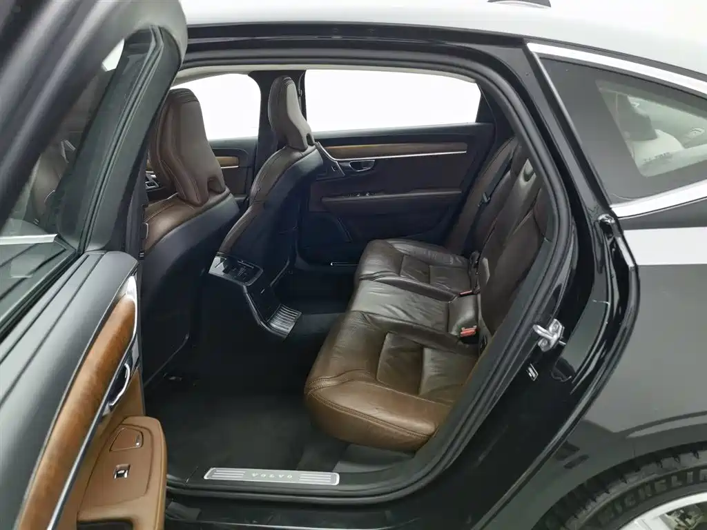 VOLVO S90 PLUG IN HYBRID