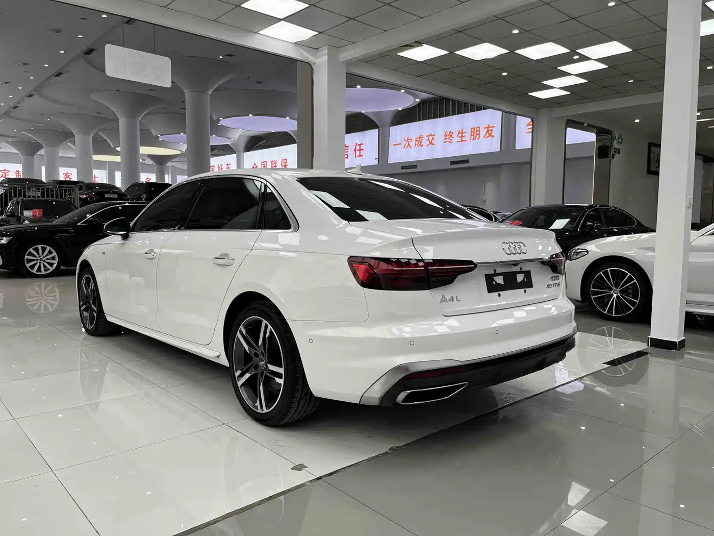 Audi A4L 2020 40 TFSI Fashion Dynamic Edition фото 4