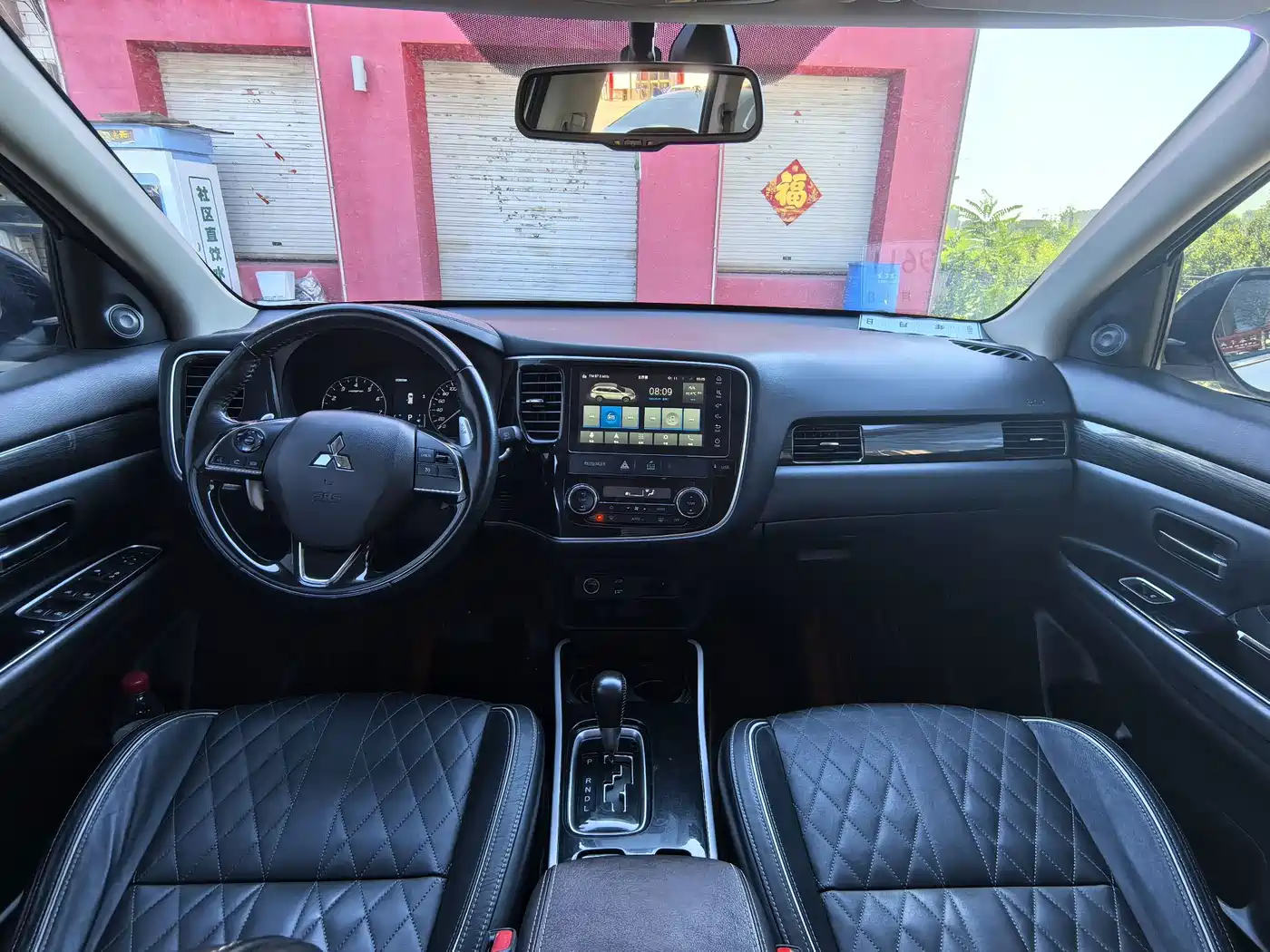 Photo 9 - Mitsubishi Outlander