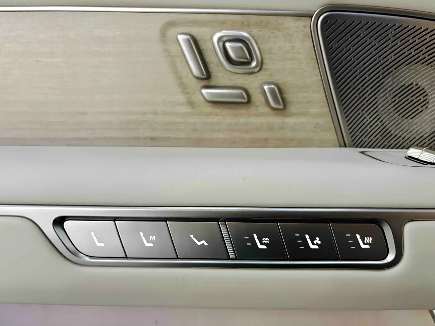 NIO ES8 2026 2025 Model 6-Seat Executive Luxury Edition