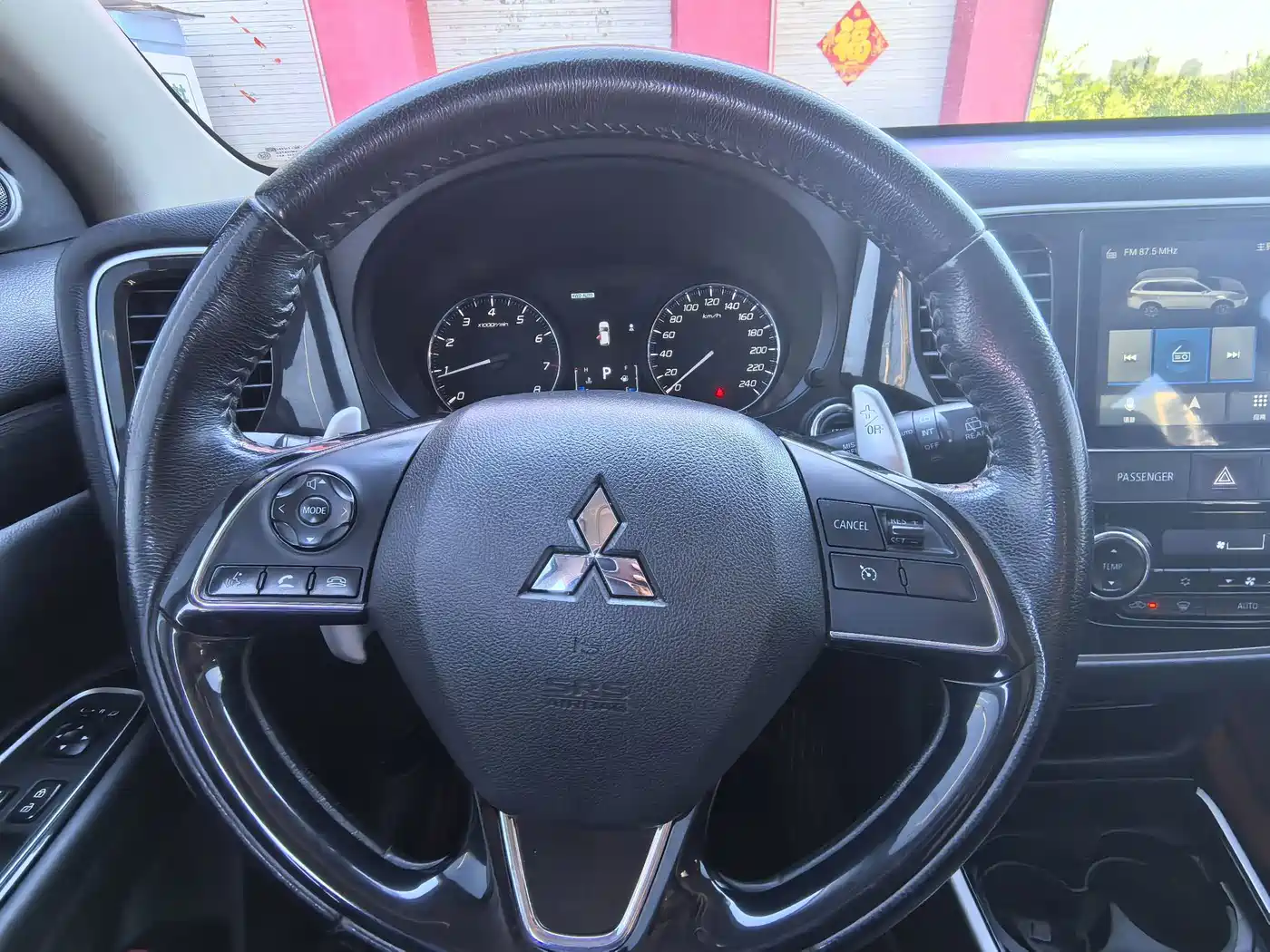 Photo 10 - Mitsubishi Outlander