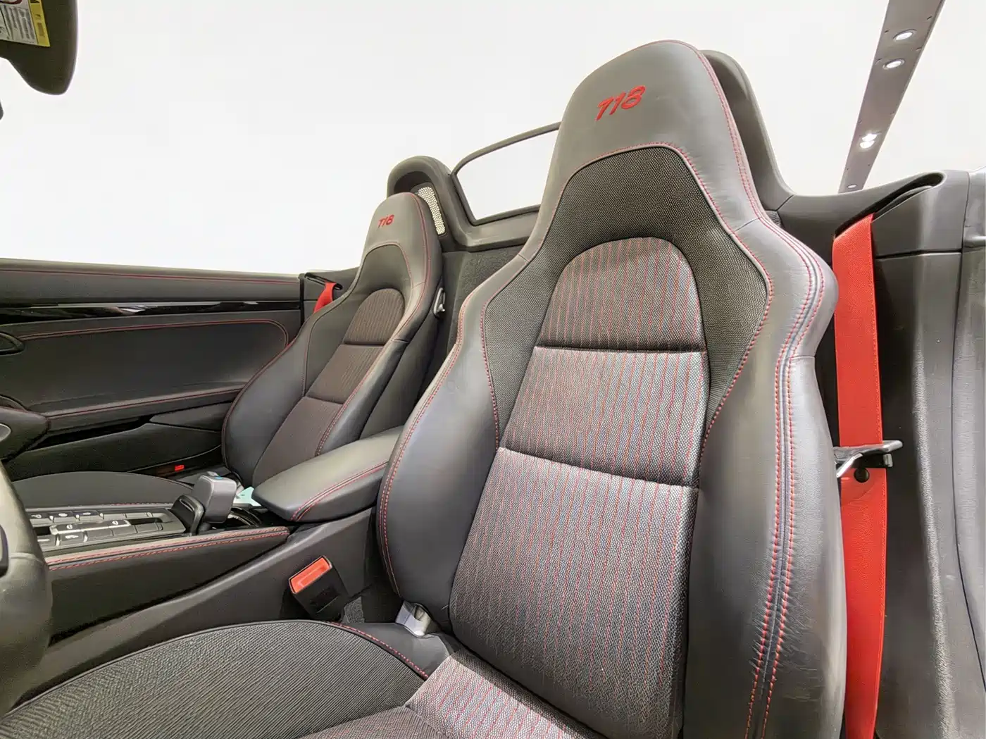 Porsche 718 2022 Boxster T 2.0T фото 5