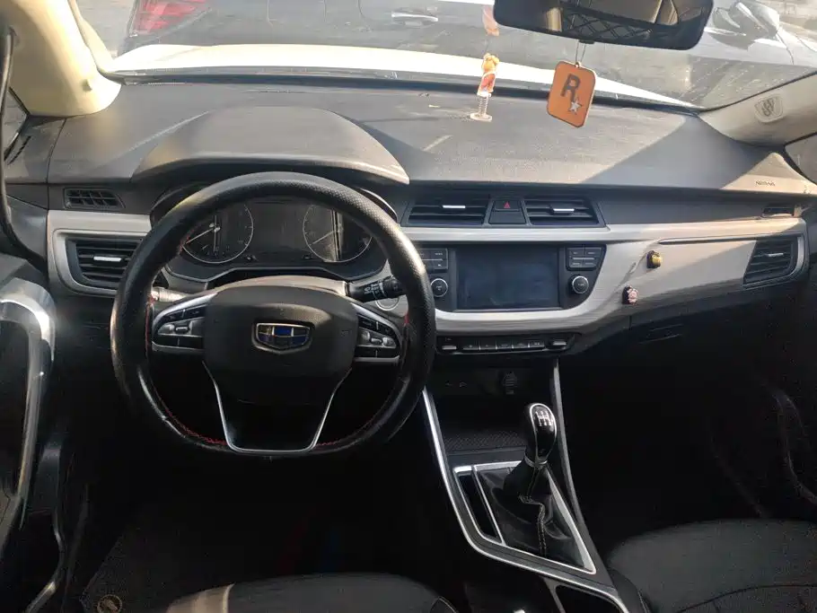 Фото 12 - Geely Vision X3