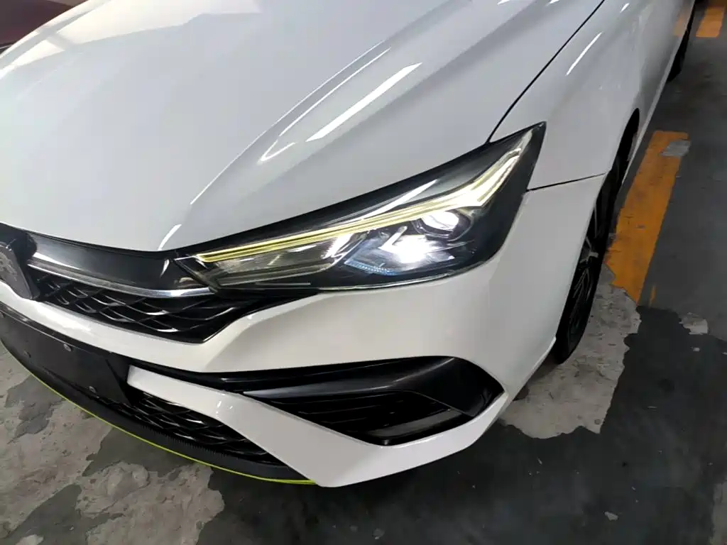 Фото 24 - Roewe i5