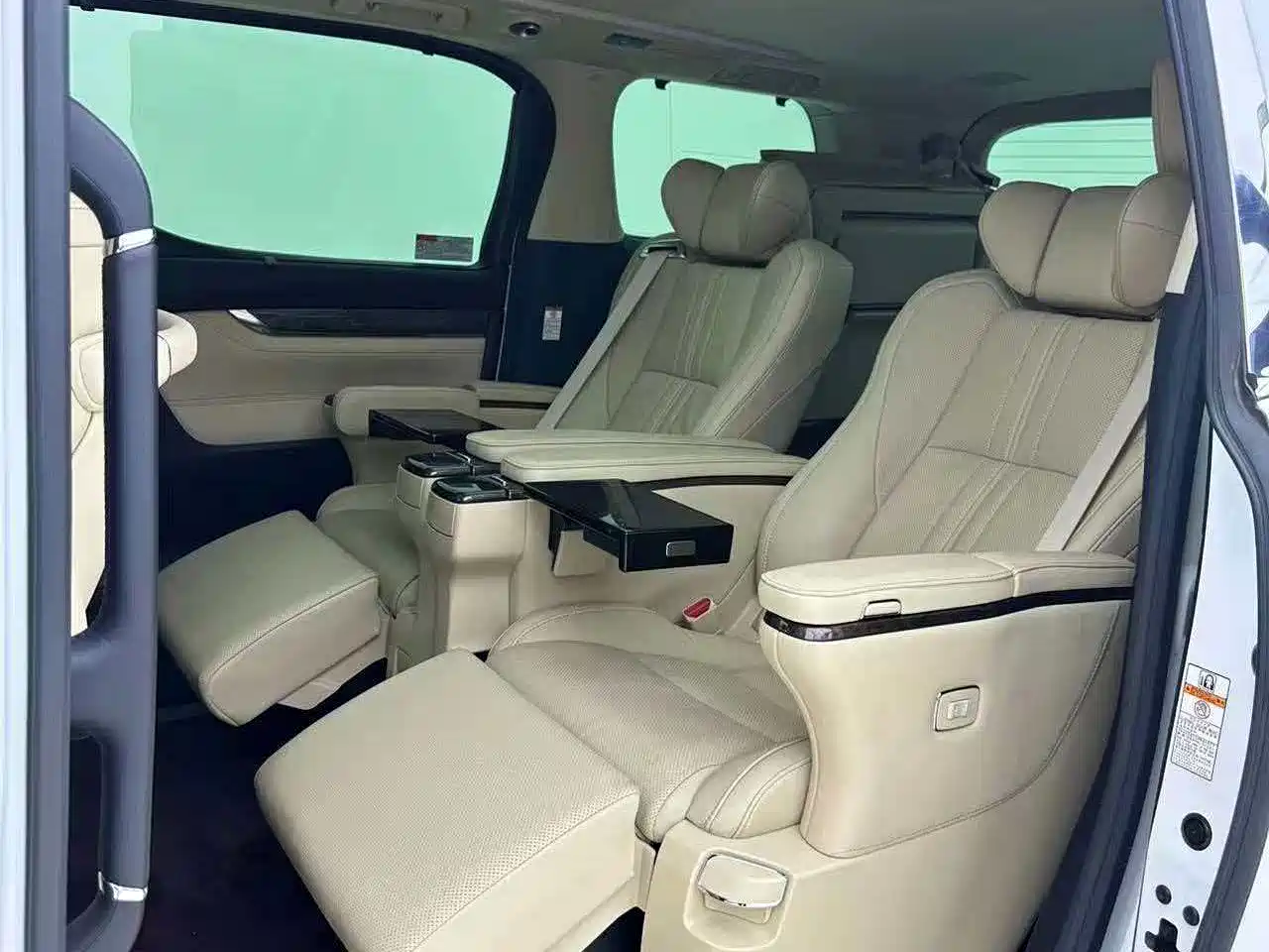 Toyota Alphard 2019 Hybrid 2.5L Premium Edition фото 6